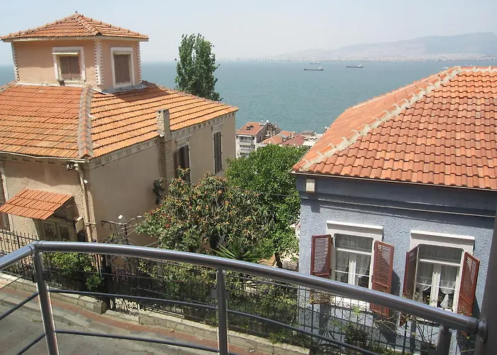 Deluxe Three-Bedroom Apartment Sea View