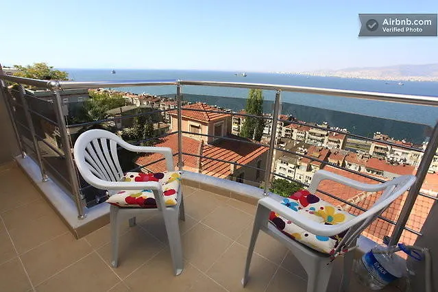 Deluxe Three-Bedroom Apartment Sea View