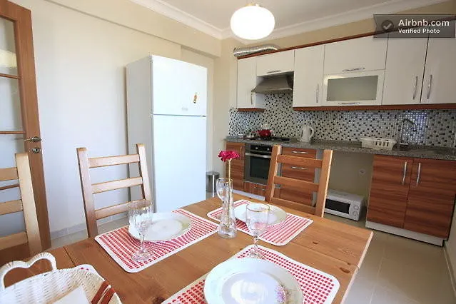 Deluxe Three-Bedroom Apartment Sea View